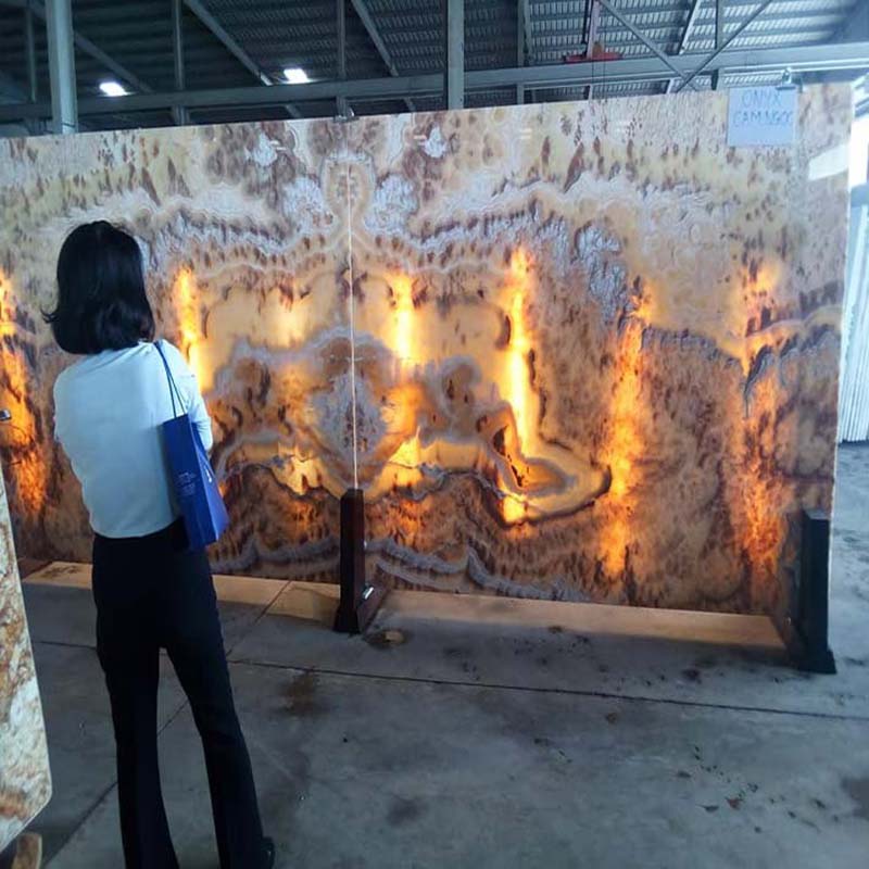 đá hoa cương tự nhiên xuyên sáng