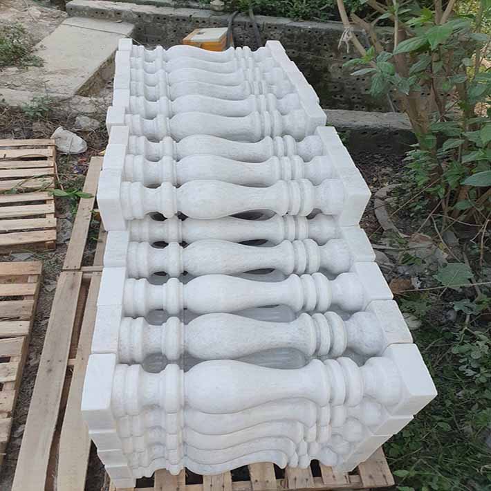 Con tiện đá