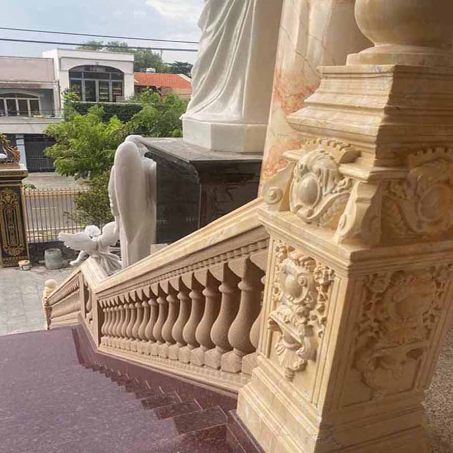 Con tiện đá