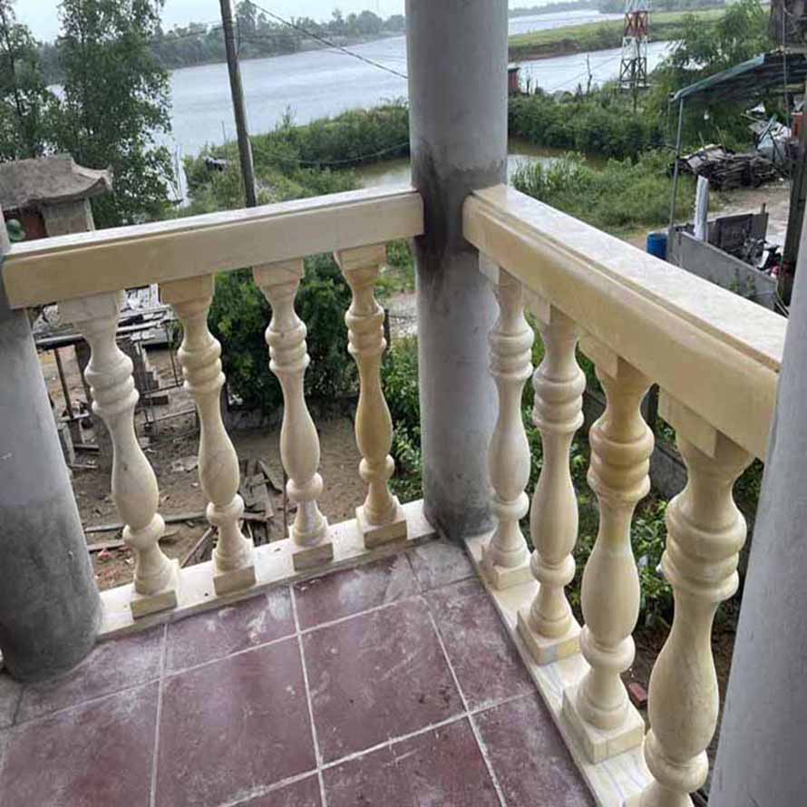 Con tiện đá