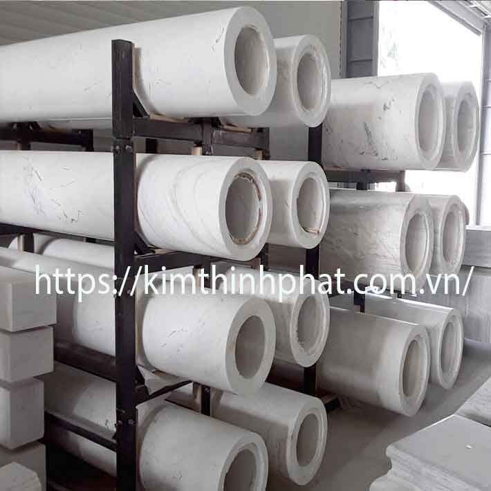 Cột tròn đá khối trắng
