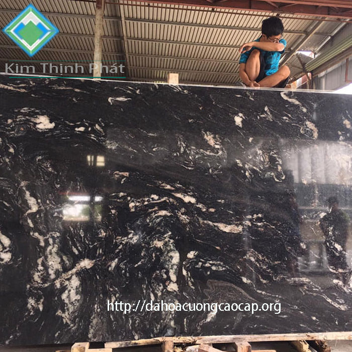 đá hoa cương tự nhiên