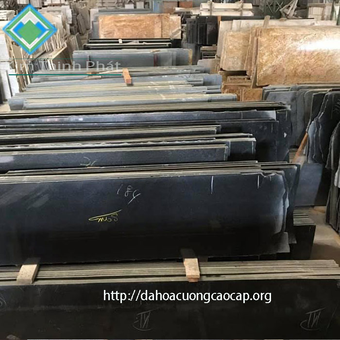 đá hoa cương tự nhiên