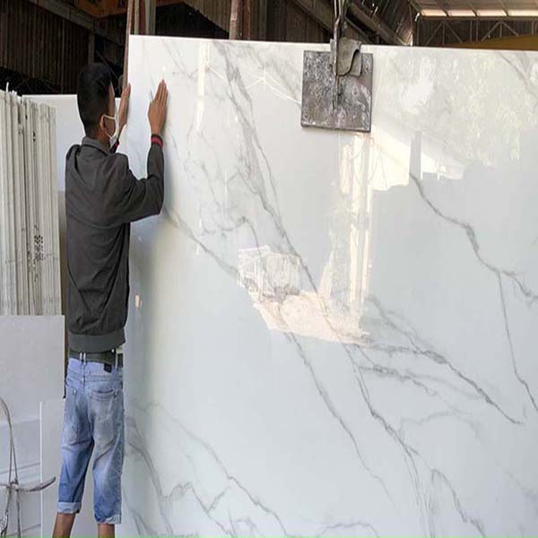 Đối với người mệnh Thủy, để có thể lựa chọn được loại đá thích hợp thì bạn cần nắm những đặc điểm của mệnh này và màu sắc tương sinh, tương hợp mẫu đá. Thủy trong tiếng Hán Việt có nghĩa là nước, mang nét đặc trưng của nước như mưa, biển, đại dương, mùa đông, lạnh, nghệ thuật và cái đẹp… mẫu đá. Thủy có sức ảnh hưởng tới mọi thứ, nếu hợp thì sẽ phản ứng tích cực, nuôi dưỡng và bổ trợ vạn vật mẫu đá. Chọn đá hợp mệnh gia chủ