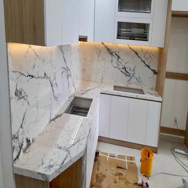 Quý vị hoàn toàn đạt được công năng và thẩm mỹ cao với mẫu đá này. Giá bán ra sao? có giá bán nguyên láp. Mức giá này không cao và được Kim Thịnh Phát cung cấp hàng nhanh chóng theo đúng yêu cầu cũng như thi công ốp lát đẹp nhất cho quý khách. Hãy liên hệ cùng chúng tôi để được tư vấn lựa chọn mẫu đá ốp lát đẹp, hài hòa và đạt được hiệu quả công năng, thẩm mỹ tốt nhất cho hạng mục mà quý vị thực hiện!Giá bán như thế nào? chất lượng cao, màu sắc họa tiết đẹp và được nhập khẩu trực tiếp từ Braxil được Kim Thịnh Phát cung cấp giá bán nguyên láp.   Mức giá bán này tương xứng với chất lượng và vẻ đẹp hoàn mỹ của đá. Quý khách có thể đặt hàng theo nhu cầu về kích thước, số lượng. Công ty chúng tôi luôn đáp ứng yêu cầu đa dạng của quý khách, cung cấp hàng nhanh chóng, đảm bảo chất lượng được kiểm định khắt khe mới đem tới cho khách hàng. Bên cạnh đó, đội ngũ nhân viên thi công ốp lát chuyên nghiệp cùng trang thiết bị hiện đại của công ty sẽ giúp quý khách hoàn thiện hạng mục ốp lát theo yêu cầu của quý vị. Chúng tôi thực hiện thi công theo các bước chuyên nghiệp nhanh chóng và an toàn, đảm bảo thẩm mỹ hoàn thiện cho quý vị khi đem ra sử dụng.   Chúng tôi giao hàng tận nhà, thi công nhanh chóng, bảo hành, bảo dưỡng, bảo trì định kỳ, giúp quý khách luôn an tâm về chất lượng dịch vụ, có được những giờ phút trải nghiệm tốt nhất. Nếu quý khách cần tư vấn chọn mua theo màu sắc, họa tiết và chất lượng, giá bán khác nhau hãy cùng tham khảo và liên hệ cùng Kim Thịnh Phát để được giải đáp những thắc mắc một cách tỉ mỉ nhất. Chúng tôi sẽ giới thiệu đa dạng mẫu mã, giá cả phù hợp với lựa chọn của quý khách, đem lại hiệu quả công năng và thẩm mỹ hoàn hảo nhất. Vì thế, 
