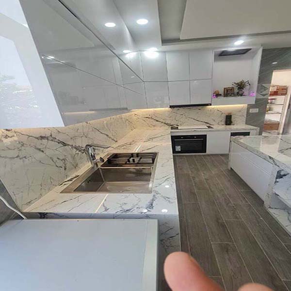 Quý vị hoàn toàn đạt được công năng và thẩm mỹ cao với mẫu đá này. Giá bán ra sao? có giá bán nguyên láp. Mức giá này không cao và được Kim Thịnh Phát cung cấp hàng nhanh chóng theo đúng yêu cầu cũng như thi công ốp lát đẹp nhất cho quý khách. Hãy liên hệ cùng chúng tôi để được tư vấn lựa chọn mẫu đá ốp lát đẹp, hài hòa và đạt được hiệu quả công năng, thẩm mỹ tốt nhất cho hạng mục mà quý vị thực hiện!Giá bán như thế nào? chất lượng cao, màu sắc họa tiết đẹp và được nhập khẩu trực tiếp từ Braxil được Kim Thịnh Phát cung cấp giá bán nguyên láp.   Mức giá bán này tương xứng với chất lượng và vẻ đẹp hoàn mỹ của đá. Quý khách có thể đặt hàng theo nhu cầu về kích thước, số lượng. Công ty chúng tôi luôn đáp ứng yêu cầu đa dạng của quý khách, cung cấp hàng nhanh chóng, đảm bảo chất lượng được kiểm định khắt khe mới đem tới cho khách hàng. Bên cạnh đó, đội ngũ nhân viên thi công ốp lát chuyên nghiệp cùng trang thiết bị hiện đại của công ty sẽ giúp quý khách hoàn thiện hạng mục ốp lát theo yêu cầu của quý vị. Chúng tôi thực hiện thi công theo các bước chuyên nghiệp nhanh chóng và an toàn, đảm bảo thẩm mỹ hoàn thiện cho quý vị khi đem ra sử dụng.   Chúng tôi giao hàng tận nhà, thi công nhanh chóng, bảo hành, bảo dưỡng, bảo trì định kỳ, giúp quý khách luôn an tâm về chất lượng dịch vụ, có được những giờ phút trải nghiệm tốt nhất. Nếu quý khách cần tư vấn chọn mua theo màu sắc, họa tiết và chất lượng, giá bán khác nhau hãy cùng tham khảo và liên hệ cùng Kim Thịnh Phát để được giải đáp những thắc mắc một cách tỉ mỉ nhất. Chúng tôi sẽ giới thiệu đa dạng mẫu mã, giá cả phù hợp với lựa chọn của quý khách, đem lại hiệu quả công năng và thẩm mỹ hoàn hảo nhất. Vì thế, 