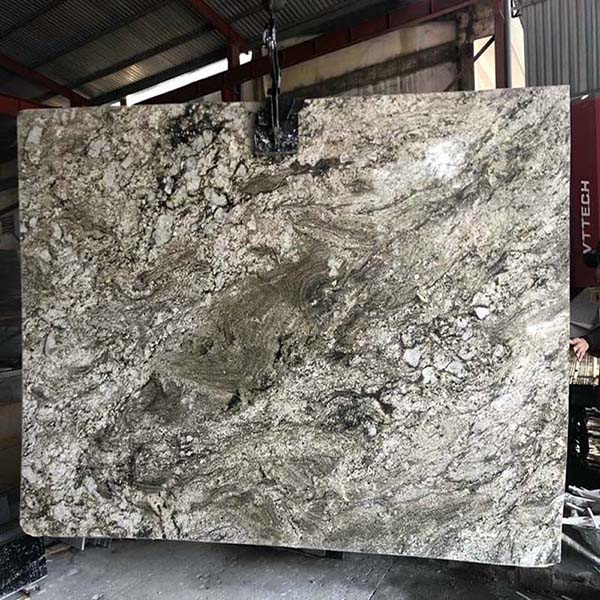 Hiện nay, có rất nhiều địa chỉ chuyên cung cấp đá. Thế nhưng không phải địa chỉ nào cũng đạt chất lượng và đảm bảo yêu cầu của người sử dụng. Một trong những địa chỉ bạn có thể tìm đến là Kim Thịnh Phát. Đây là công ty chuyên về sản xuất, thiết kế thi công và nhập khẩu đá. Kim Thịnh Phát sở hữu dòng sản phẩm đá đa dạng về mẫu mã, phong phú về màu sắc. Từ những chất liệu đá trong nước đến ngoại nhập luôn làm hài lòng khách hàng đến và đi. Để biết nhiều hơn thông tin, khách hàng có thể đến trực tiếp công ty để thăm quan và được tư vấn cụ thể hơn. Đá vốn dĩ đã là nội thất làm đẹp đầy sang trọng và quyết rũ. Tuy nhiên, phải biết áp dụng một cách đúng đắn nếu không bạn sẽ biến ngôi nhà cũng mình thành một kho tàng toàn đá. Do đó, giá cả cũng không còn là vấn đề quá quan trọng. Hãy biến tổ ấm của mình thành nơi thật đơn giản nhưng không kém phần sang trọng và quý phái nhé. Đá trắng có những màu cơ bản nào? Đá trắng xanh đá trắng vàng đá trắng… tương sinh với Kim Mộc Thủy Hỏa Thổ trong ngũ hành đều có trên thị trường hiện nay. Bạn có biết mỗi màu như vậy bao gồm những loại đá nào không? Đá trắng gồm những màu cơ bản nào? Đá tự nhiên được khai thác nhiều nơi trên thế giới nên màu sắc rất đa dạng và không giống nhau. Nhìn chung thị trường Việt Nam hiện nay thịnh hành một số màu cơ bản cơ bản: Đá cao cấp là những loại đá được khai thác từ những nơi có khí hậu khắc nghiệt. Màu đá rất tự nhiên vân đá thường sẽ không theo bất cứ một quy luật nào. Khí hậu miền Trung nắng gió đã cho ra đời các mẫu đá được rất nhiều người ưa chuộng. Khác với đá nước ngoài cụ thể là Trung Quốc đá Việt Nam có chất lượng hơn hẵn. Hướng dẫn chọn màu cho từng không gian nhà bạn Với mỗi màu đá gia chủ cần phải kết hợp với những không gian khác nhau sao cho phù hợp nhất. Bạn không nên lót bừa lót đại. Vì điều này sẽ khiến căn nhà chỉ thấy toàn đá mà không toát lên được sự đẳng cấp sang trọng. xu hướng của năm 2022 Lan can là khu vực bên ngoài của ngôi nhà thường xuyên chịu ảnh hưởng của nắng mưa thời tiết khắc nghiệt. Chính vì vậy các gia chủ thường mong muốn lựa chọn vật liệu bền đẹp khả năng chống chịu yếu tố môi trường tốt kèm theo tính thẩm mỹ để trang trí cho khu vực này. Và đá là sự lựa chọn tuyệt vời cho mọi người. Đá có nhiều màu sắc chủng loại khác nhau trong đó đá màu trắng được đánh giá là xu hướng nổi bật dành cho việc trang trí nội ngoại thất năm 2022. Tại sao được nhiều người lựa chọn Đá đẹp trắng mang trên mình vẻ đẹp sang trọng quý phái kiêu sa nhưng không kém phần tinh tế thanh tao. Hơn nữa gam màu trắng luôn là tông màu chủ đạo hiện đại và không bao giờ lỗi mốt có thể phối màu đa dạng mà không lo lỗi mốt hay lạc tông. Đó chính là lý do vì sao hiện nay được ưa chuộng và sử dụng phổ biến trong trang trí nội ngoại thất. Đá màu trắng đa dạng phong phú Không hẳn chỉ còn một màu mà có rất nhiều màu khác nhau để các bạn dễ dàng lựa chọn. Mỗi tông màu trắng khác nhau lại mang một vẻ đẹp cuốn hút nét độc đáo cá tính riêng.  Một số phổ biến hiện nay tại Việt Nam như vân mây đán xà cừ carara bông đen kem vân gỗ,Chính vì vậy bạn hoàn toàn dễ dàng lựa chọn được đá gam màu trắng phù hợp theo sở thích nhu cầu cá tính và phong cách nội thất. Đá màu trắng có nhiều ưu điểm vượt trội Cũng giống như các dòng đá khác đá cao cấp màu trắng hay đá trung bình đều đảm bảo tốt về chất lượng với khả năng chống thấm tốt. Chịu nhiệt cao độ cứng tuyệt vời. Chính vì vậy sử dụng đá tại khu vực lan can sẽ giúp không gian sống thêm sang trọng hiện đại tinh tế mà lại bền đẹp theo thời gian. Đá biến không gian nhà cửa đẹp sang trọng Ngày nay các công trình nhà ở được xây dựng rất nhiều. Và để đi cùng với sự phát triển của công nghệ thông tin sự phát triển vượt bậc của nhiều loại dịch vụ khác tiện ích cho con người thì loại đá dùng để lát trong nhà cũng được nghiên cứu phát triển để có thể bắt kịp được xu hướng cũng như thị hiếu mong muốn của con người. Có rất nhiều loại đá khác nhau trên thị trường tuy nhiên hiện tại loại đá đang được đông đảo người dùng yêu thích lựa chọn sử dụng.