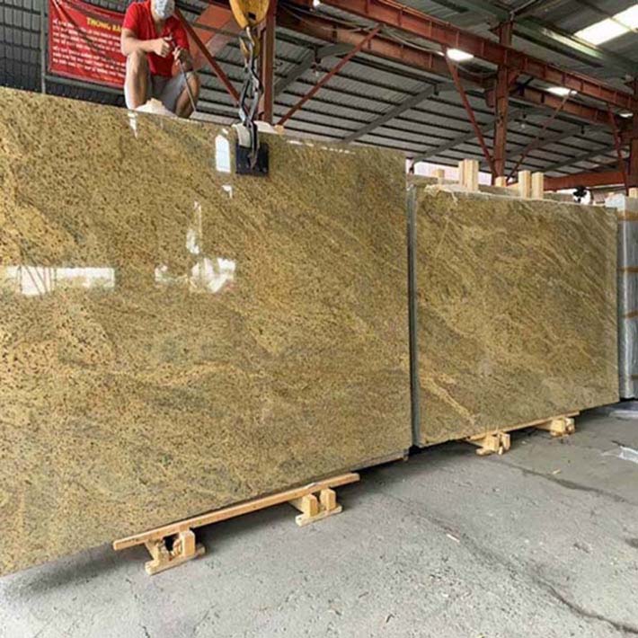 Giá đá hoa cương vàng sa mạc đậm