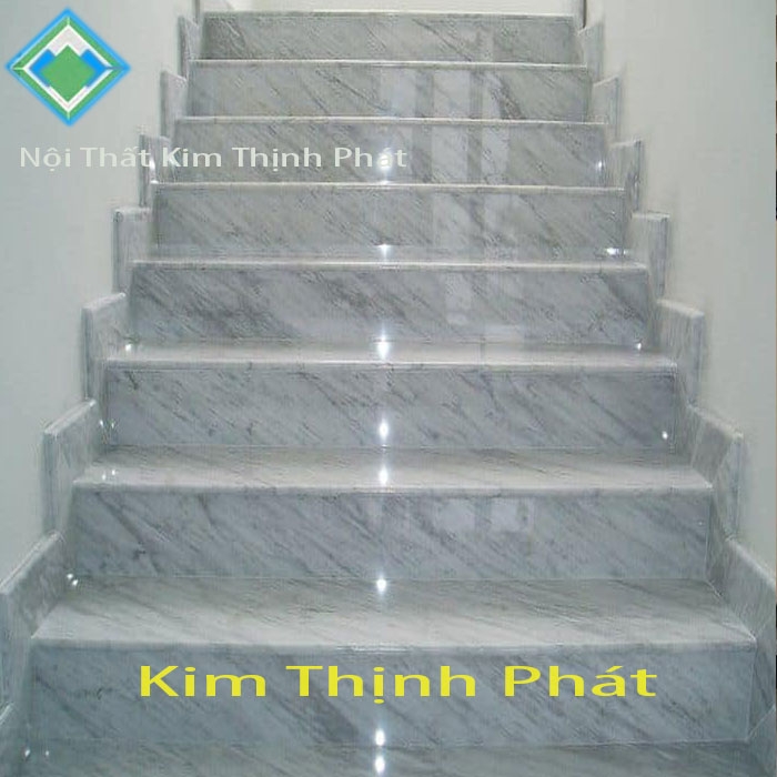 Giá đá tự nhiên áp dụng Đá hoa cương cầu thang lớn được tiêu dùng để ốp ngay giữa phòng khách đá marble