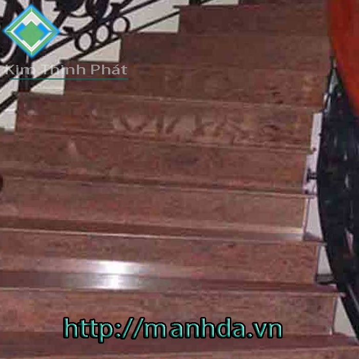 Đá hoa cương cầu thang chi tiết cổ điển